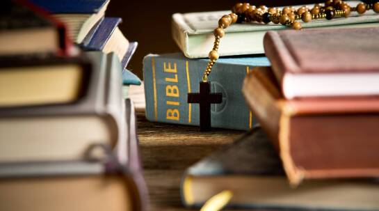 Jakie jest biblijne znaczenie słowa pamiątka – kontekst duchowy i symboliczny w Biblii