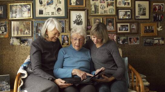 Co to są pamiątki rodzinne i dlaczego warto je pielęgnować i przekazywać dalej