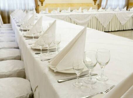 Jak zaksięgować napiwki zostawione w restauracji – poradnik dla właścicieli i księgowych