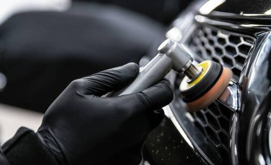 Jak dobór odpowiednich preparatów wpływa na trwałość efektów detailingu?