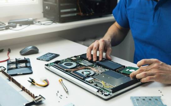 Case na laptopa – jakie cechy powinien posiadać, by chronić sprzęt?