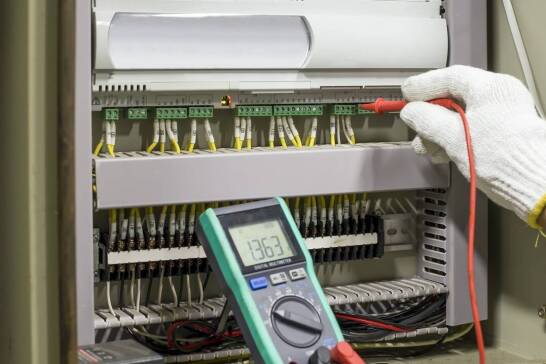 Dlaczego regularne pomiary elektryczne są kluczowe dla utrzymania efektywności instalacji?