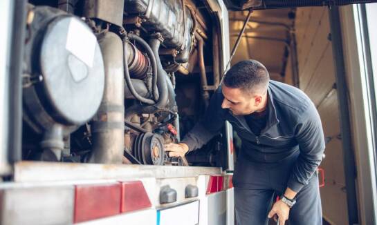 Mobilne pogotowie techniczne w hydraulice siłowej - kiedy warto skorzystać?