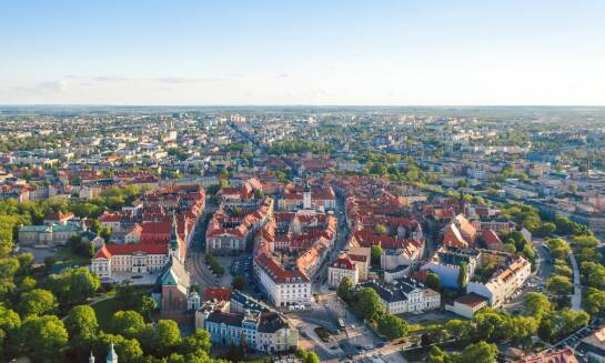 Jakie są kluczowe czynniki wpływające na decyzję o zakupie mieszkania?