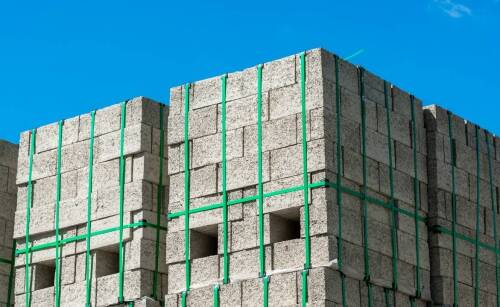 Wybór betonu na nawierzchnie: co warto wiedzieć przed inwestycją?