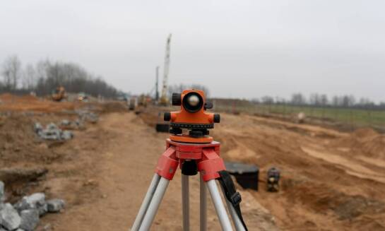 Jakie są etapy przygotowania map do celów prawnych przez geodetę?