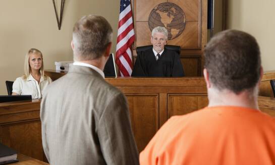 Wsparcie prawne w sprawach o posiadanie środków odurzających – co oferuje adwokat z Koszalina?