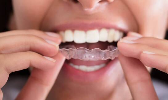 Invisalign a problemy z wymową – jak leczenie ortodontyczne może pomóc?
