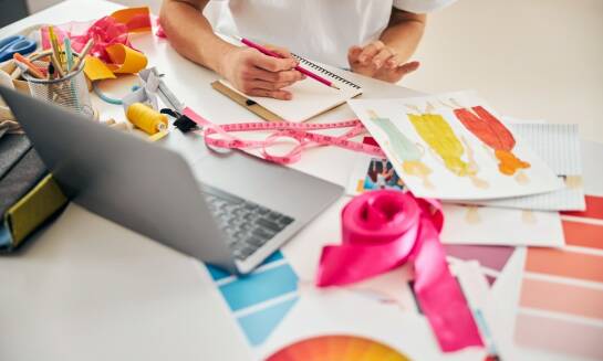 Jak dobór tkanin wpływa na jakość i wygląd garnituru na miarę?