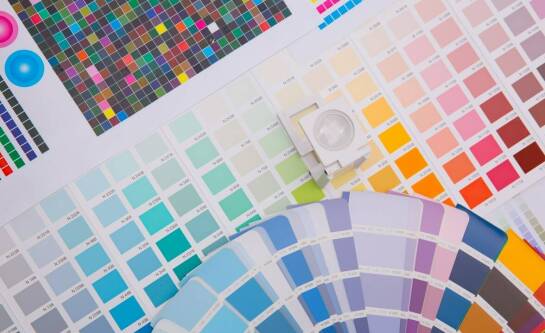 Wydruk pracy dyplomowej – jak wybrać odpowiednią technologię druku?