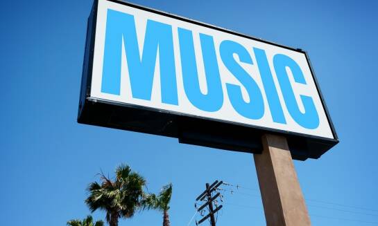 Skuteczne oznakowanie przestrzenne – jakie rozwiązania oferuje drukarnia?