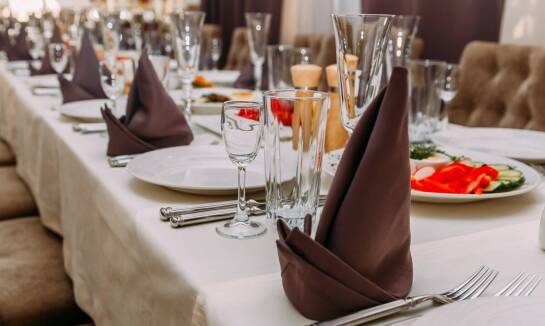 Rola profesjonalnego cateringu w organizacji wydarzeń w domu weselnym