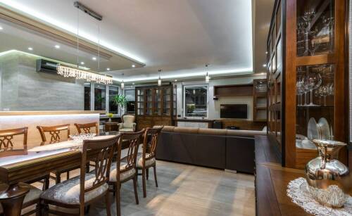 Podświetlenie LED w zabudowach meblowych – jak je wykorzystać efektywnie?