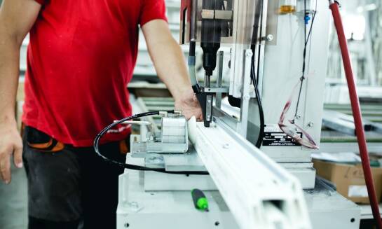 Innowacyjne technologie w produkcji okien PCV i aluminiowych