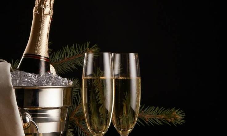 Jakie opcje dostawy alkoholu najlepiej sprawdzą się przy organizacji wesela?