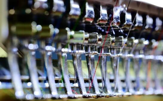 Jak nowoczesne maszyny haftujące wpływają na jakość odzieży?