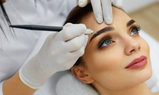 Jakie zabiegi oferuje salon kosmetyczny dla pielęgnacji skóry twarzy?