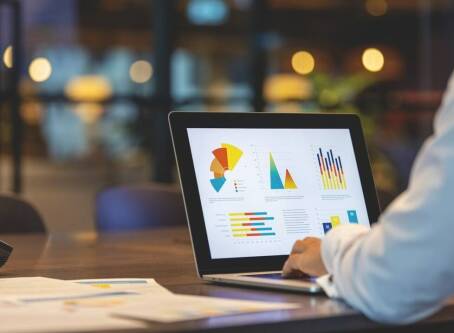 Koszty eksploatacyjne – co to jest i za co się je płaci?