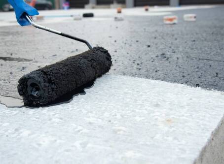 Czym wysmarować fundamenty, aby chronić je przed wilgocią?