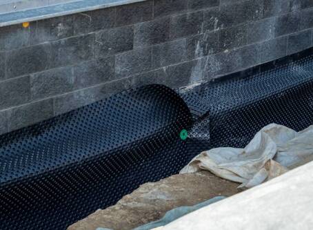 Czym izolować ławy fundamentowe?