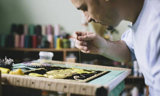 Sztandary szkolne: jak uwzględnić specyfikę i misję placówki w projekcie?