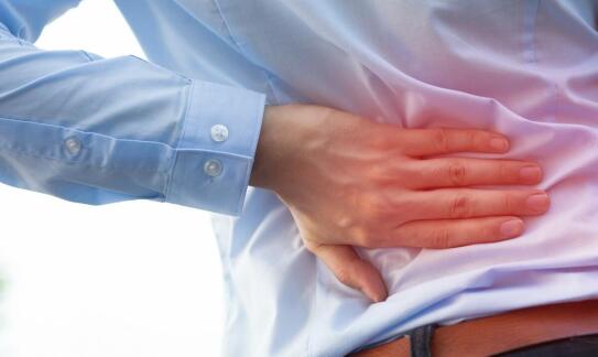 Jakie korzyści przynosi rehabilitacja dla osób z bólem kręgosłupa?