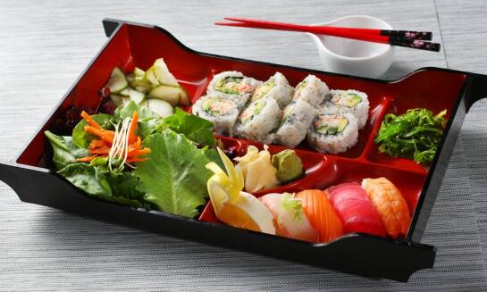 Wyjątkowe menu sushi na uroczystości rodzinne – co wyróżnia naszą ofertę?
