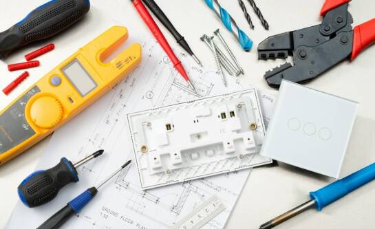 Jak wykonać instalacje elektryczne w domu jednorodzinnym?