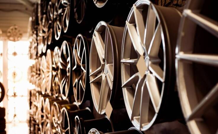 Rola lakieru bezbarwnego w profesjonalnym systemie lakierowania felg