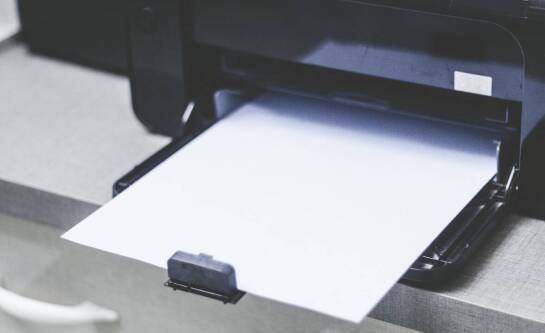 Jakie są najlepsze praktyki użytkowania HP drukarek mono w biurze?