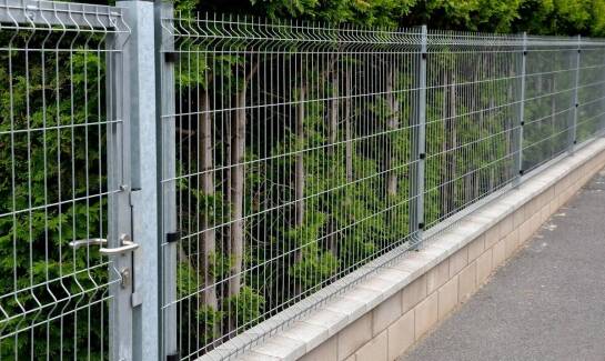 Jakie są najważniejsze cechy ogrodzeń panelowych w kontekście trwałości?