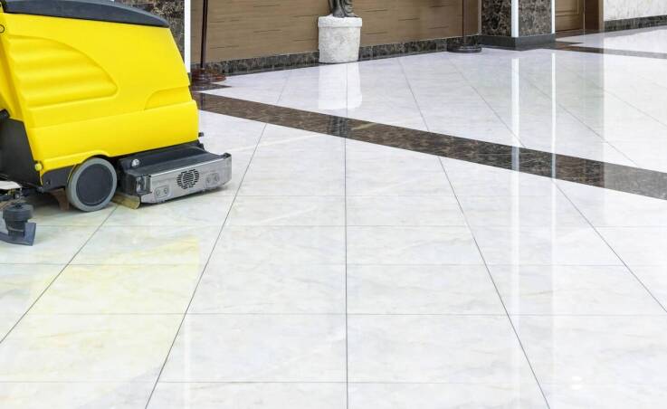 Porównanie maszyn do mycia podłóg – które są najbardziej efektywne dla sklepów?