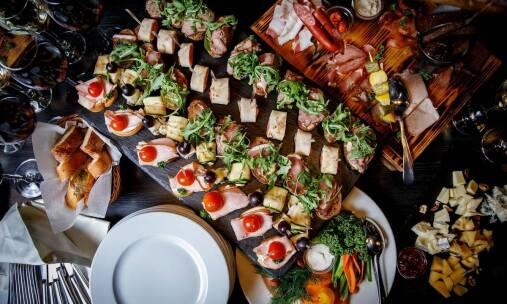 Jakie przystawki serwuje restauracja specjalizująca się w kuchni polskiej?