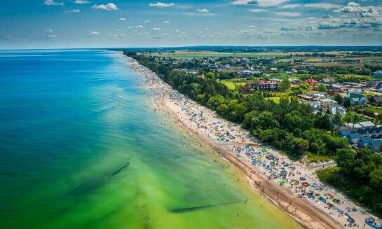 Ustronie Morskie: jak tanie noclegi wpływają na komfort rodzinnego wypoczynku?