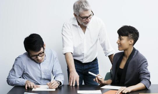 Znaczenie kompleksowej obsługi prawnej przez kancelarię w zakresie ochrony wzorów przemysłowych