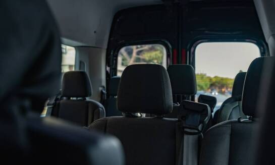 Mini van taxi Czarna Góra: Idealny dla większych grup