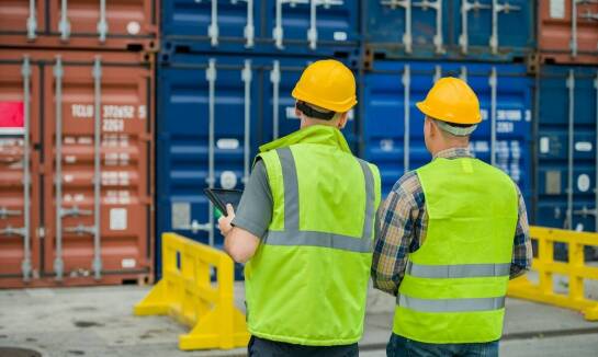 Jak odprawy celne wpływają na import towarów we Wrocławiu?