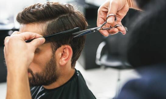Trendy w męskich fryzurach na nadchodzący sezon: fryzjer męski niepołomice