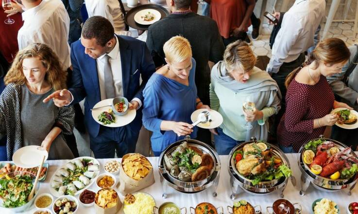 Catering Zator – jak dostosować menu do różnych grup wiekowych na przyjęciach?