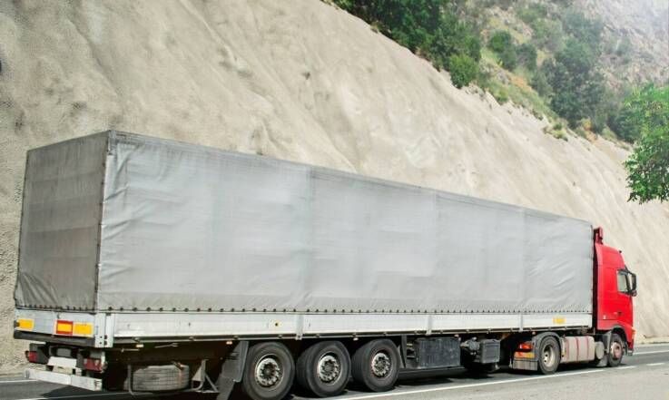 Jak minimalizować ryzyko uszkodzeń w transporcie długich elementów?