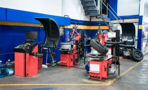 Jak blacharz w Poznaniu dba o jakość napraw karoserii?