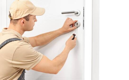 Otwieranie zamków w Warszawie – jak szybko możemy dotrzeć na miejsce?