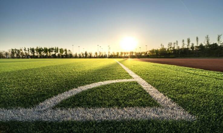 Znaczenie czapek sportowych w ochronie przed słońcem podczas zajęć piłkarskich