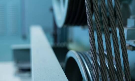 Jak koła pasowe zębate wpływają na bezpieczeństwo maszyn przemysłowych?