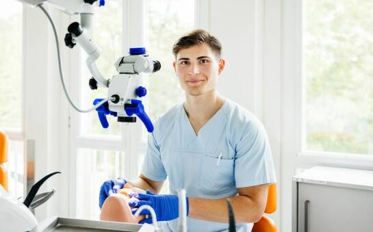 Jakie usługi oferuje gabinet stomatologiczny koło dla pacjentów z protetycznymi potrzebami?