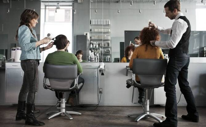 Profesjonalne zabiegi nawilżające dla włosów – co warto wypróbować