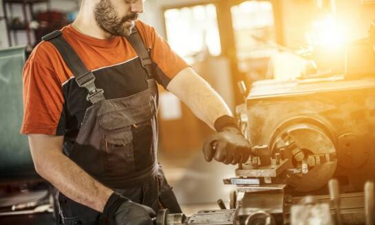 Kursy zawodowe: jak zdobyć uprawnienia uznawane przez pracodawców?