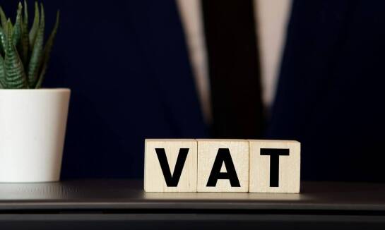 Procedura uproszczona VAT OSS: Jak skorzystać z uproszczonego systemu rozliczeń podatku VAT w handlu transgranicznym w Unii Europejskiej?