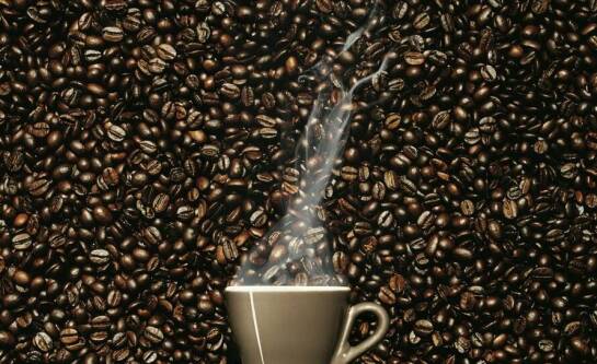 Jak postrzeganie wpływa na sposób pisania o kimś?