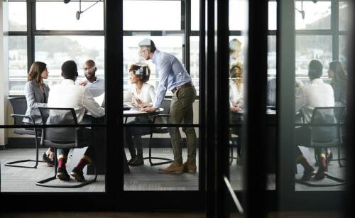 Szkolenia BHP w kontekście zarządzania bezpieczeństwem pracy: kluczowe aspekty